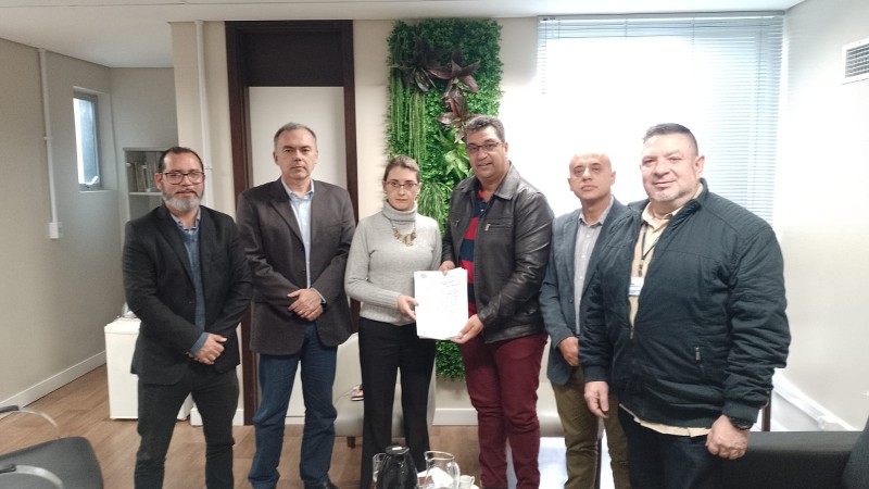 Comitiva de Capão do Leão é recebida na AGERGS