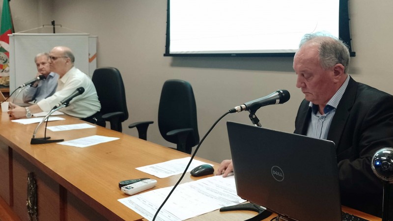 O Conselheiro Paulo Roberto Petersen (à direita) conduziu a Audiência