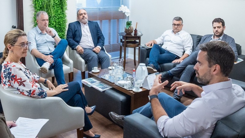 (Esq. à dir.) Luciana Luso de Carvalho, Alexandre Elmi, Gustavo Paim, Marcelo Camardelli, Gabriel Fajardo e Eduardo Leite