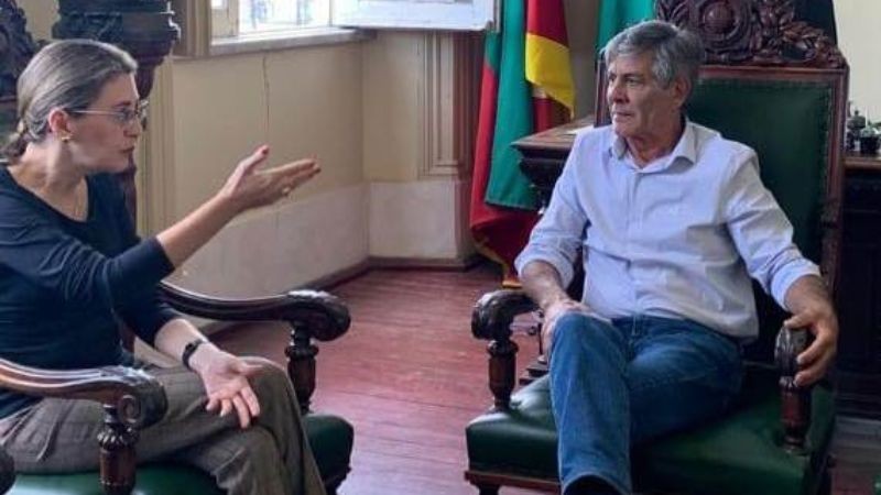 Luciana Luso de Carvalho e Fernando Marroni na prefeitura de Pelotas
